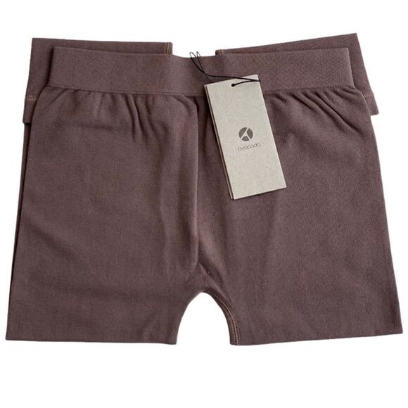 Avocado Capri Leggings    - Picture 8 of 12